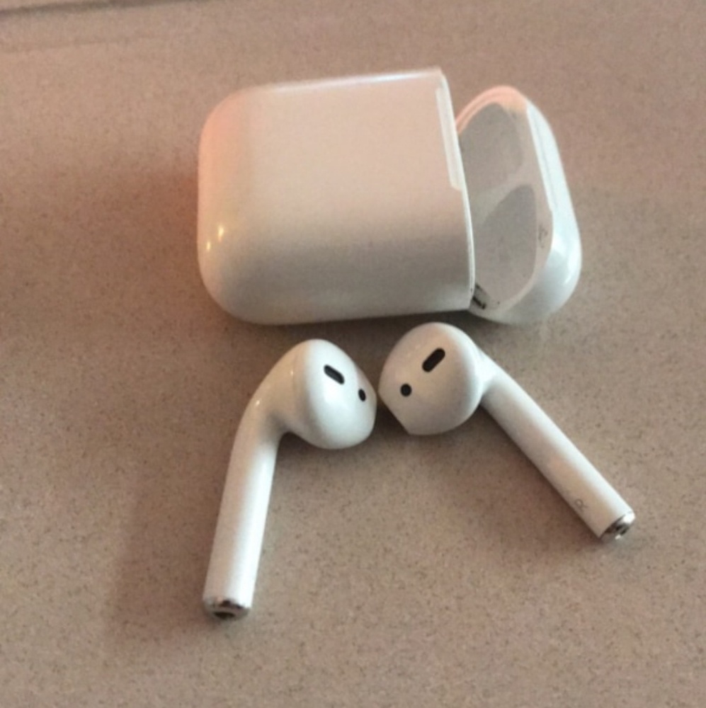 Authentic Apple Airpods